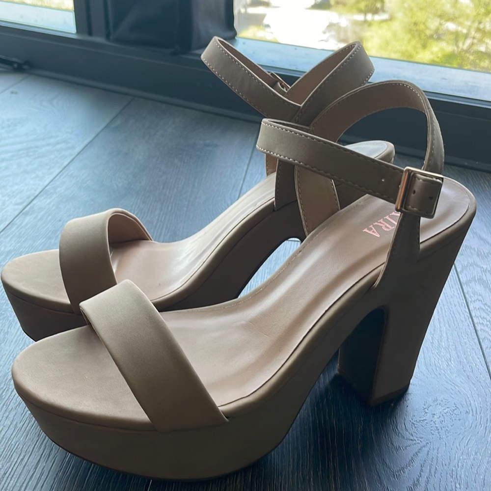 Akira tan summer platform sandals! Never worn!